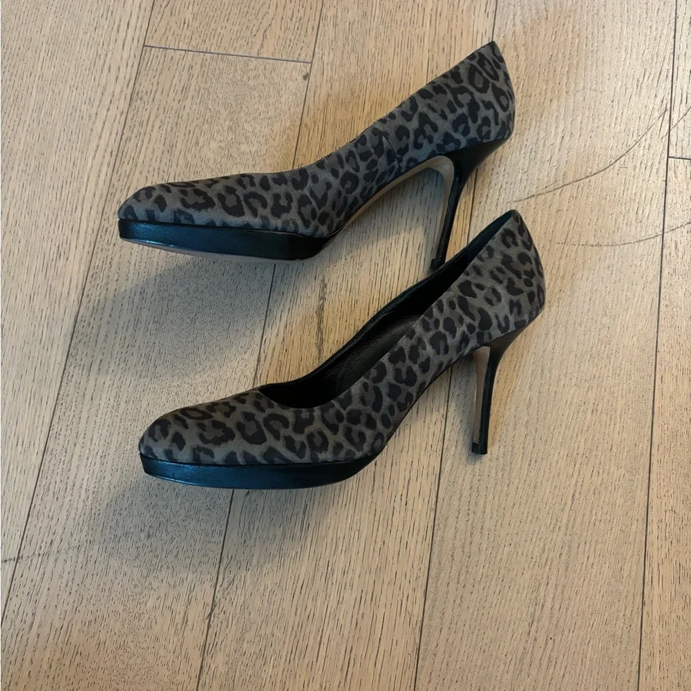 Manolo Blahnik Leopard Print Heels - Picture 7 of 7